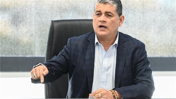 أوسكار رويز يكشف معايير اختيار الحكام لإدارة المباريات