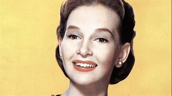 وداعًا تاينا إيلج.. رحيل نجمة هوليوود عن عمر 95 عامًا