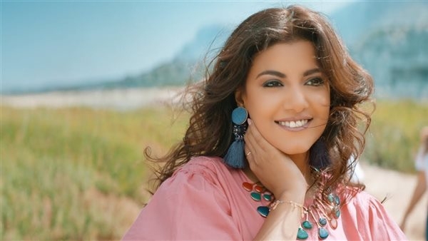 ياسمين علي تستعد لطرح كليب أغنيتها الجديدة "إهداء" بتوقيع لبناني على يوتيوب
