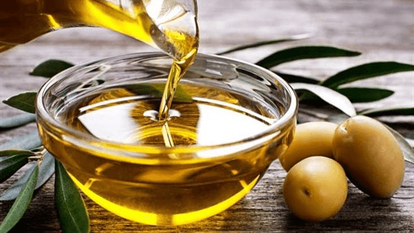 دراسة صادمة.. مكون في زيت الزيتون قد يرفع خطر الإصابة بالسمنة