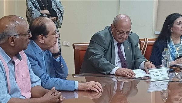 "الشخصية المصرية وتحولاتها في القرن العشرين" مائدة مستديرة بالأعلى للثقافة