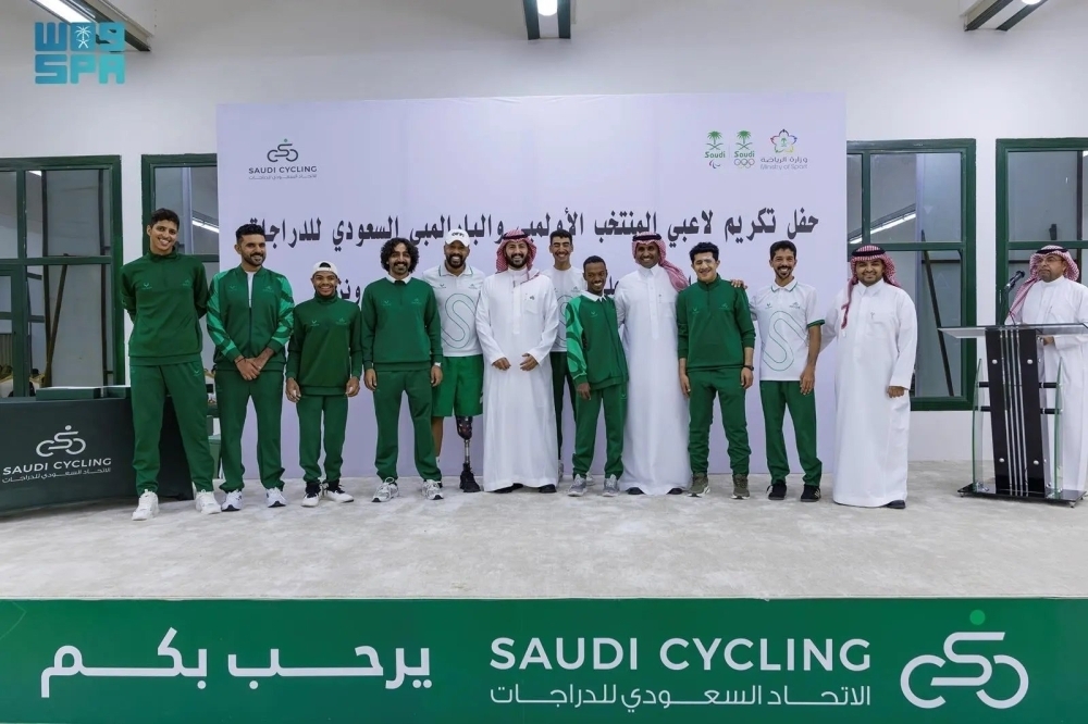 الدراجات يكرم أبطاله