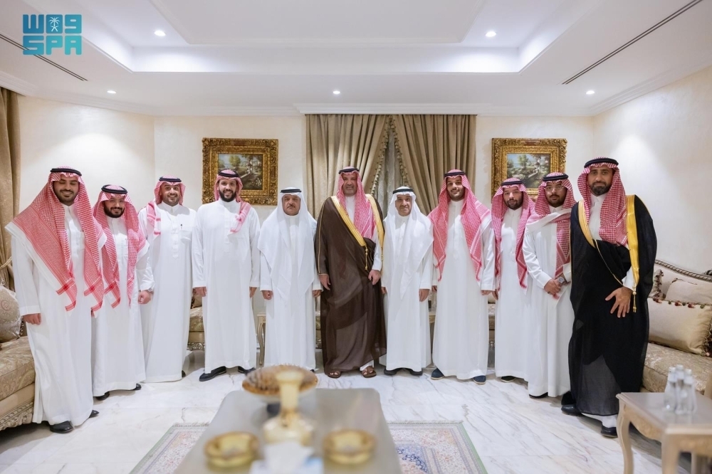 فيصل بن سلمان يزور عائلة الرويشد