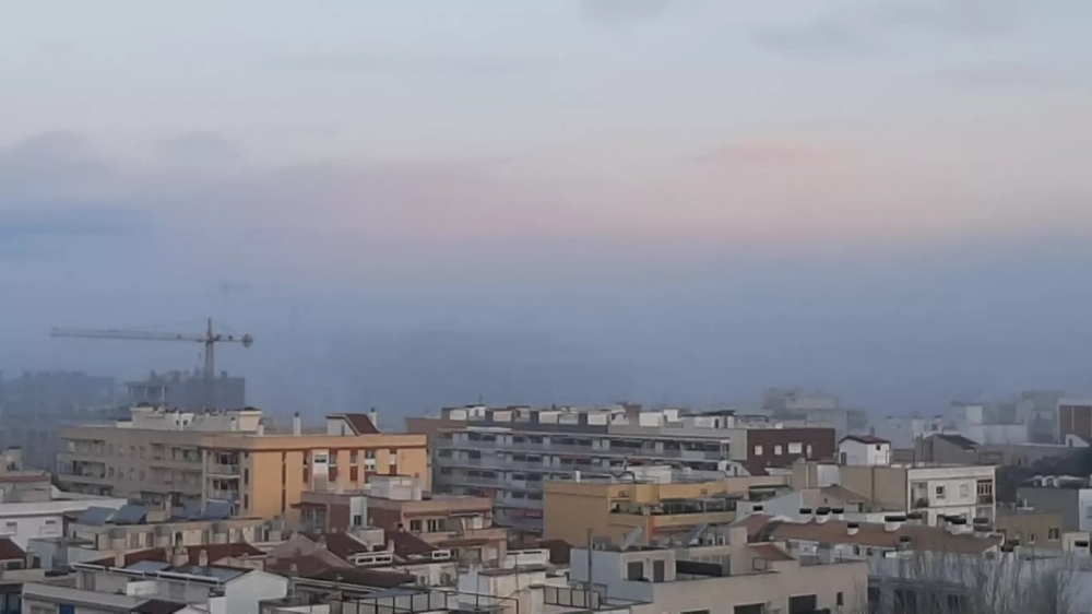 سحب سامة تحاصر 160 ألف شخص في منازلهم
