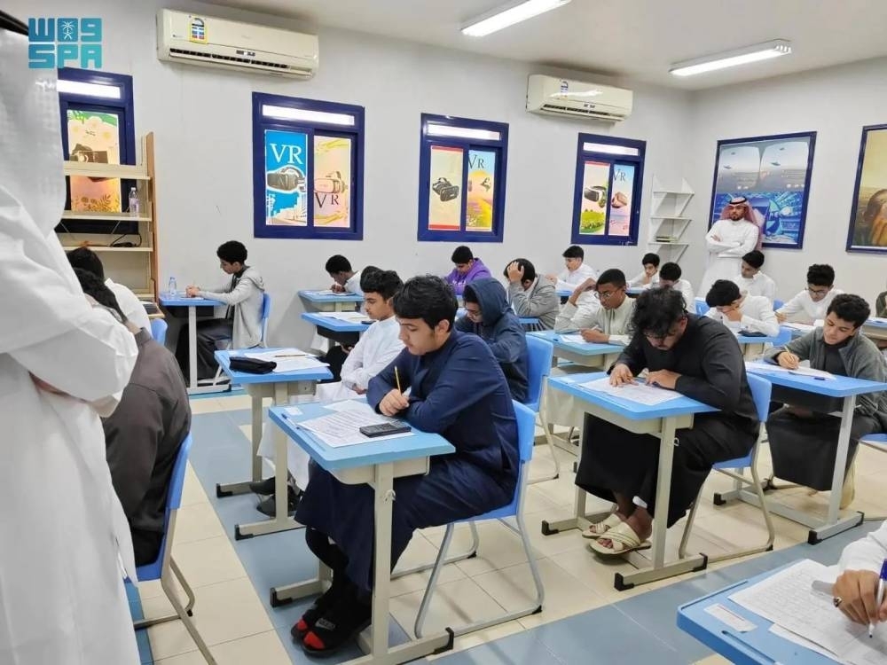 الأضحى يفصل بين اختبارات العملي والتحريري
