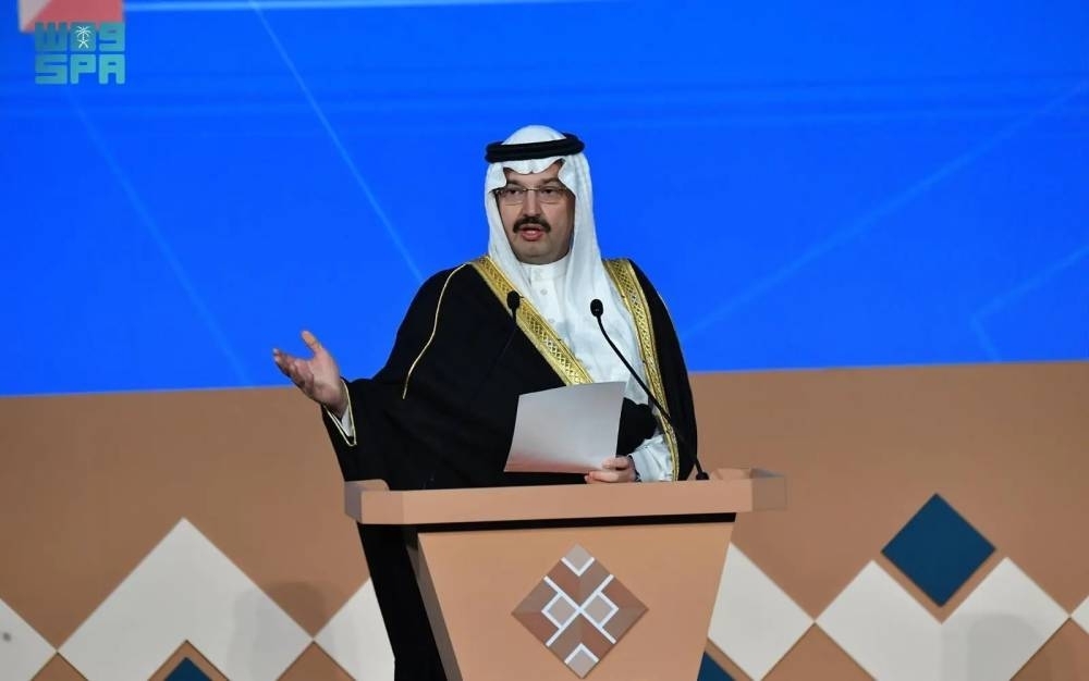 أمير عسير: 25 مليار ريال استثمارات بدأ تنفيذها على الأرض