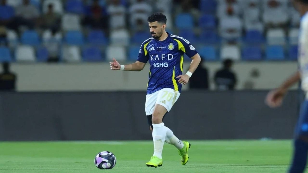 الهلال يضرب النصر بمدافع دولي