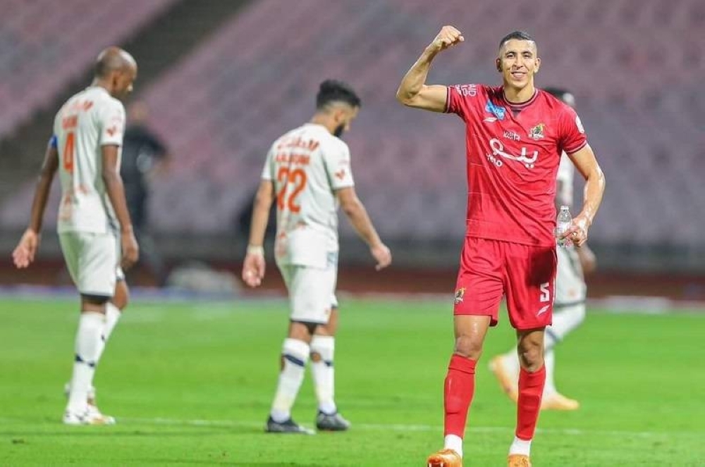 مدافع الفرسان يرفض الهبوط