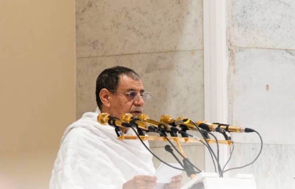الشيخ بن حميد في خطبة عرفة: يوم عرفة محطة إيمانية عظيمة تتجلى فيها معاني التوحيد وتُستجاب فيه الدعوات