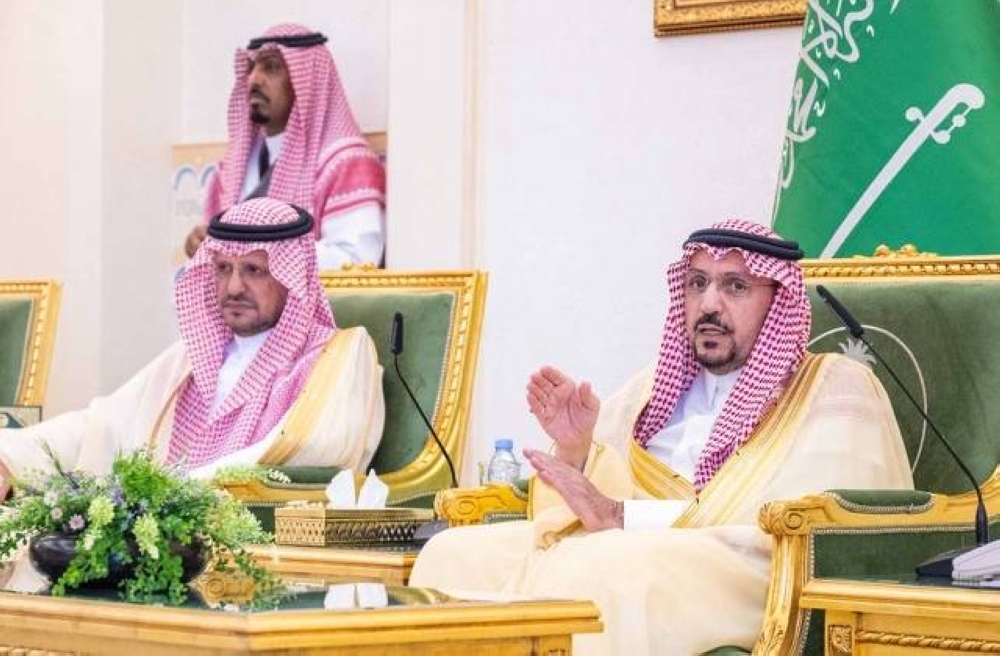 أمير القصيم ونائبه يستقبلان المهنئين بالعيد