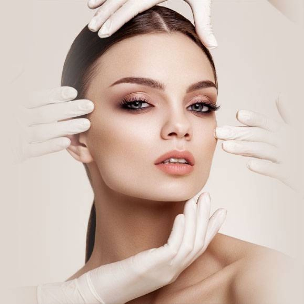 المودل في عالم التجميل.. مهنة صاعدة بين الفرصة والضوابط الغائبة