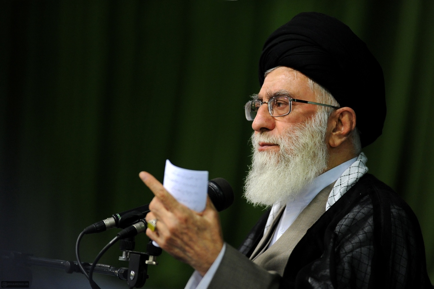 محادثات سرية حول خلافة خامنئي وسط تصعيد نووي وعسكري