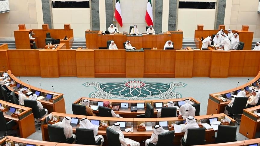 تصريحات أمير الكويت تُعيد الجدل حول مستقبل البرلمان