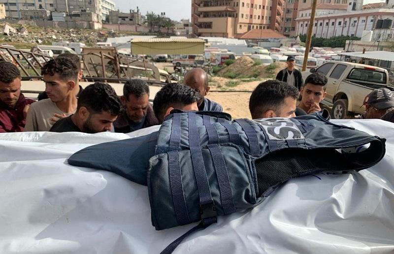 الاحتلال يصعد من هجماته ويستهدف مقر للصحفين في غزة