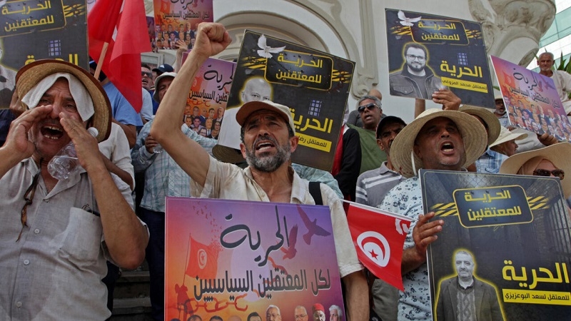 تونس في عصر 'الجنون القضائي'.. لوموند تحذر من انزلاق البلاد نحو الاستبداد