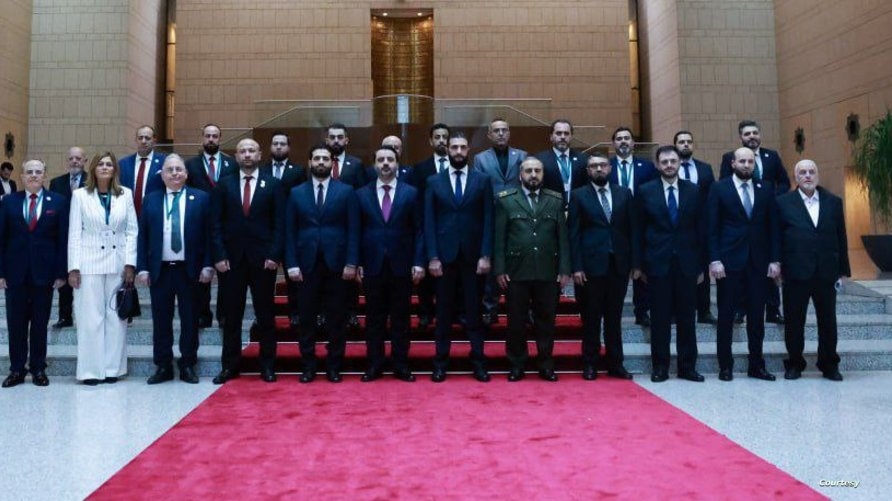 الإيكونوميست: غالبية السوريين متفائلون بعد تشكيل حكومة جديدة في البلاد