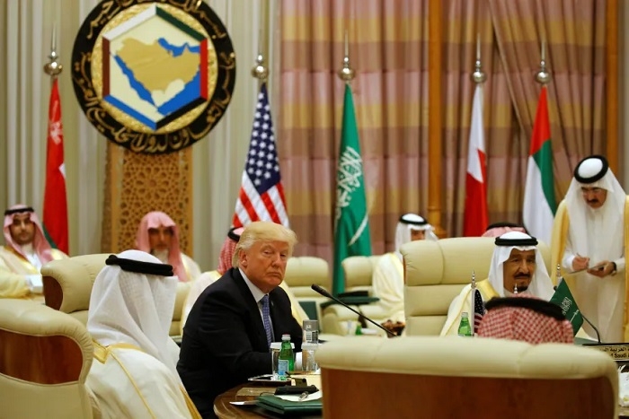 ترامب يعود إلى الخليج: صفقات كبرى وملفات شائكة في جولة تاريخية