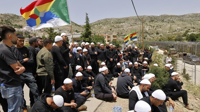 تحت ذريعة 'حماية الدروز'.. إسرائيل تكثف غاراتها على سوريا ومروحية تهبط لأول مرة في السويداء