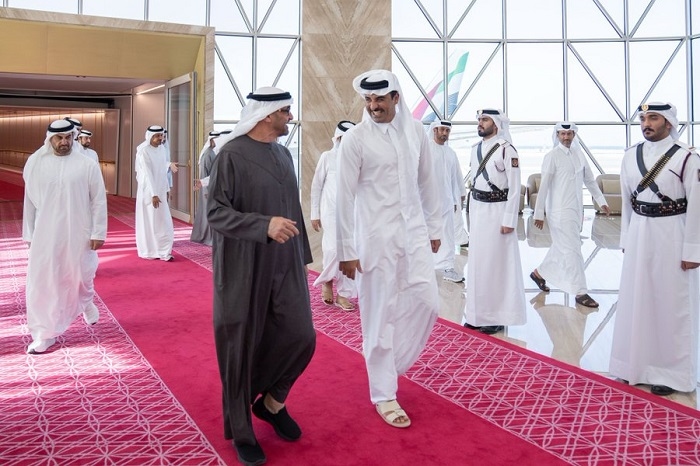 أمير قطر ورئيس الإمارات يبحثان في الدوحة سبل تعزيز العلاقات والتنسيق الإقليمي