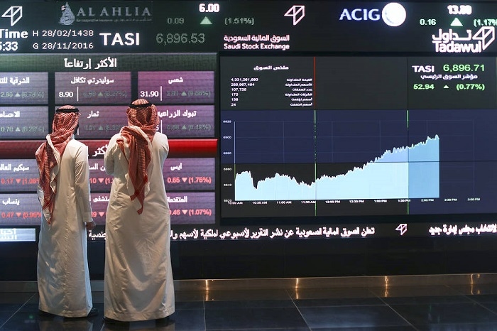 فايننشال تايمز: الرياض تكافح لكبح الإنفاق بعد عقد من الإسراف وسط انهيار في أداء سوق الأسهم