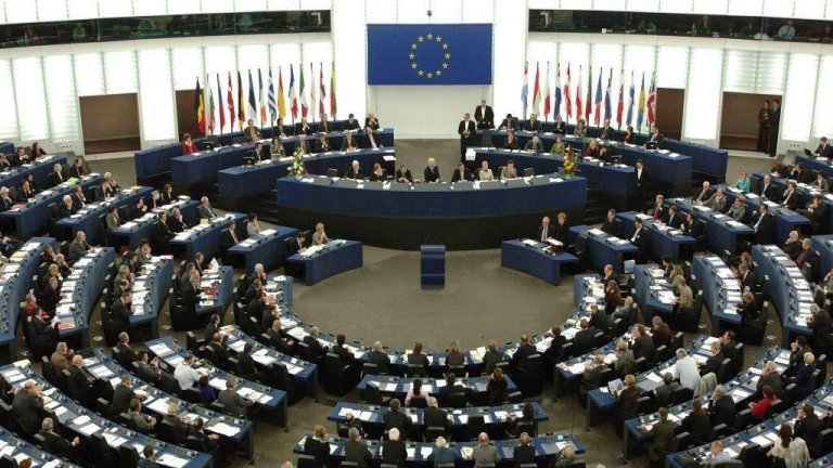 الاتحاد الأوروبي يحدد سلعًا أمريكية مستهدفة بالرسوم العقابية