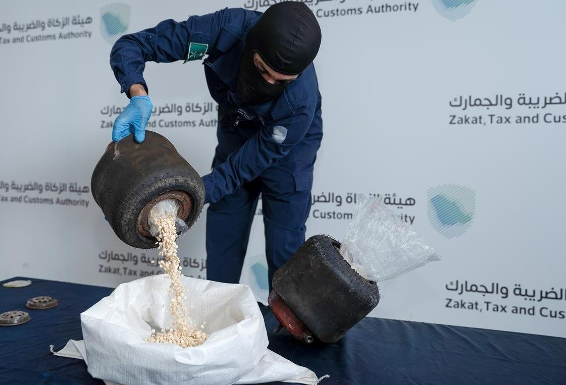 الزكاة والضريبة والجمارك تُحبط تهريب 500 ألف حبة محظورة