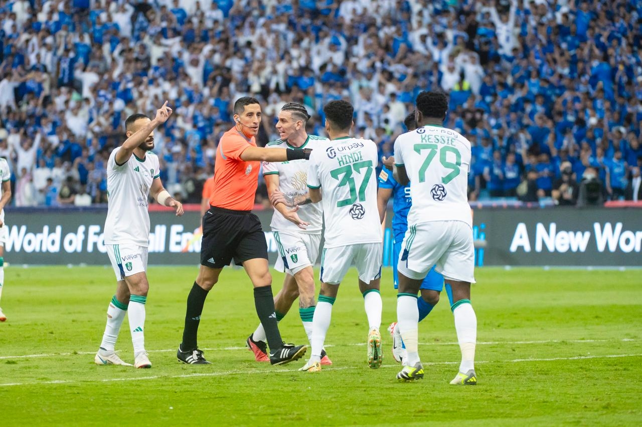 الموعد والقنوات الناقلة لمباراة الهلال والأهلي