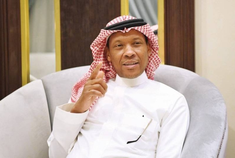 محمد الدعيع يتغنى بنجوم الهلال