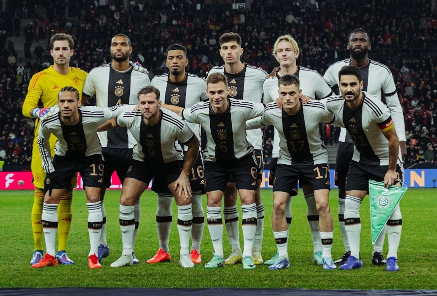 مدرب ألمانيا يدافع عن نفسه بتصريح هام