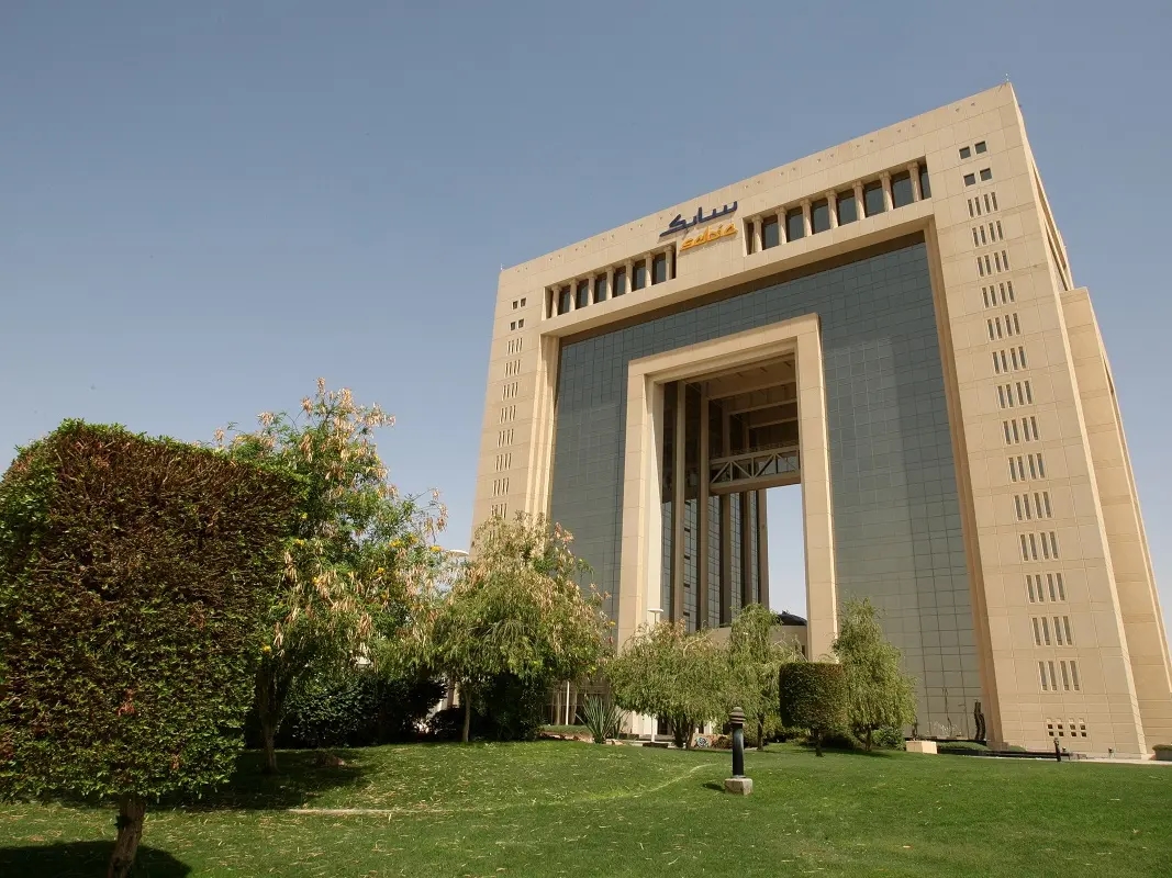 'سابك' تتحول للخسارة بـ4.07 مليار ريال في الربع الثاني من 2025
