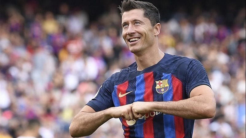 برشلونة يتنفس الصعداء بشأن ليفاندوفسكي