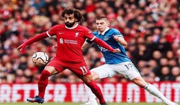 ليفربول يسعى لتعزيز صدارة الدوري الإنجليزي أمام إيفرتون