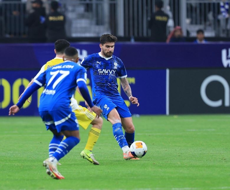 يوفنتوس وتشيلسي ينافسان الهلال على صفقة الموسم
