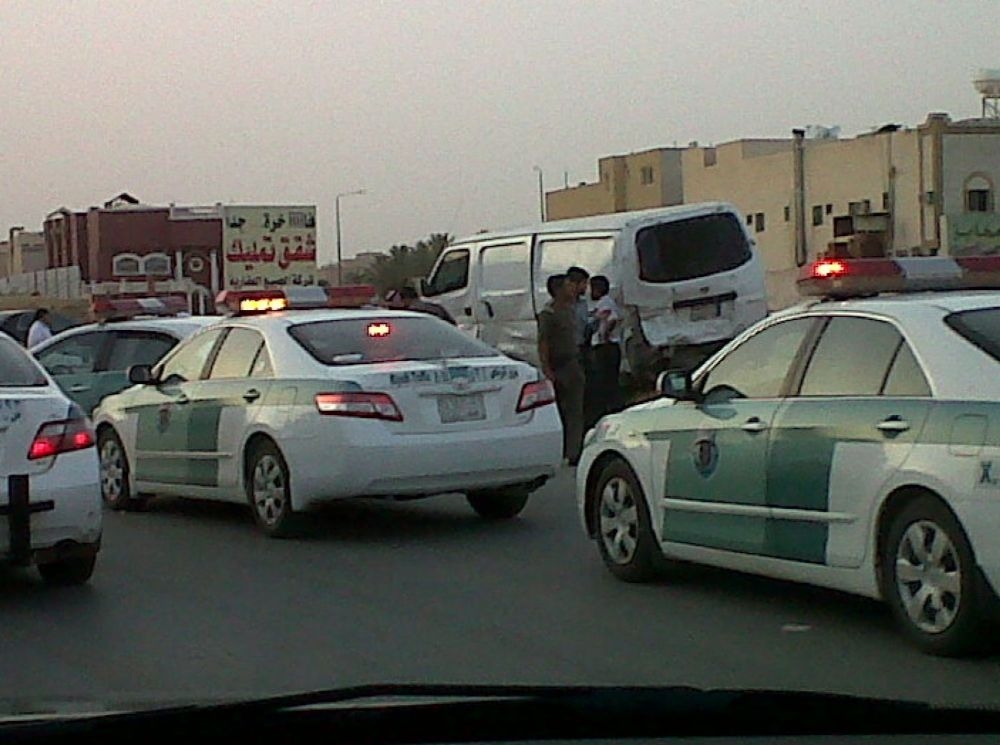 جازان.. القبض على مواطن لنقله 6 مخالفين لـ'أمن الحدود'