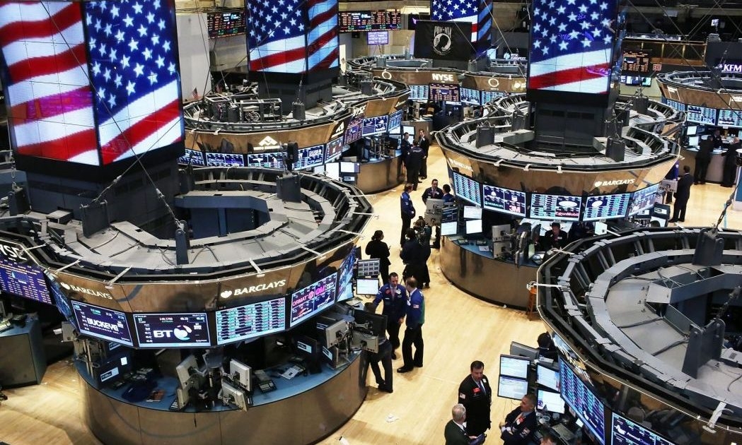 الديون الأمريكية تهوي بمؤشرات الأسهم العالمية