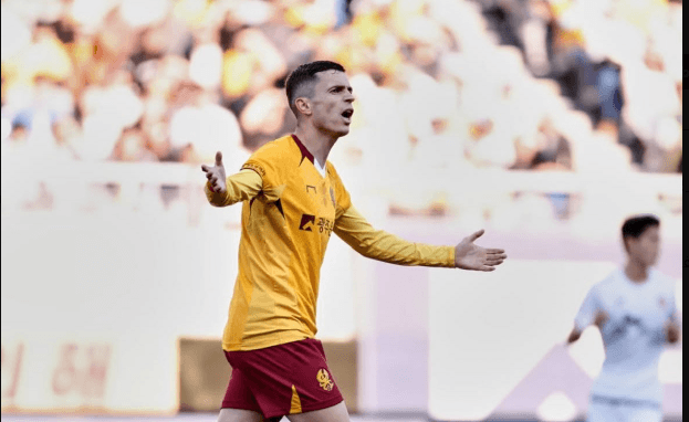 لاعب فريق غوانغجو: الجميع يتوقع فوز الهلال علينا