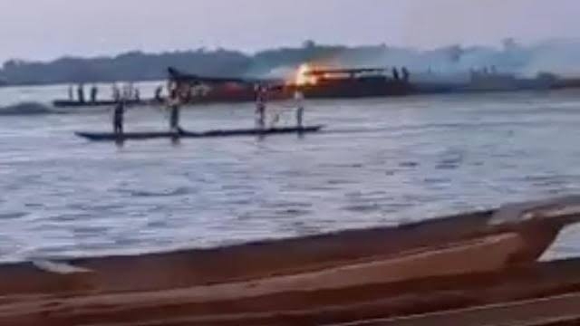 مقتل 143 شخصا جراء حريق في قارب بالكونغو الديمقراطية