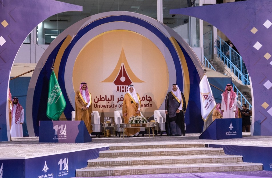 أمير الشرقية يرعى تخريج 4966 طالباً وطالبة ويدشن كلية الطب بجامعة حفر الباطن