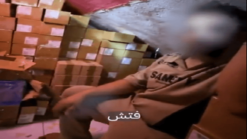 ضبط مستودعين مخالفين تحولا إلى معملين لممارسة الغش في الهواتف الذكية بالرياض