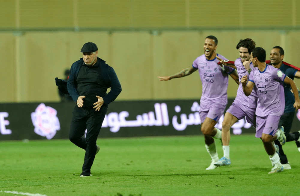 الخلود يفوز على الفيحاء بثنائية ويضمن بقائه في دوري روشن
