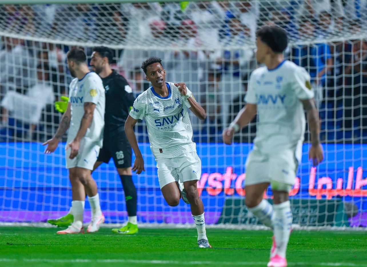 الهلال يقلب الطاولة على الفتح ويفوز برباعية درامية في مباراة مثيرة