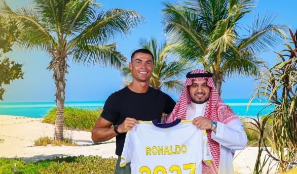 رونالدو يكشف سبب رفضه العروض والاستمرار مع النصر‬