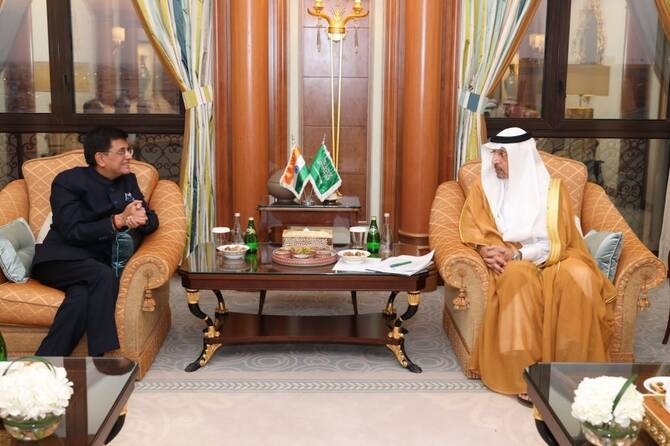 الهند تسعى لتوسيع تعاونها الصناعي مع السعودية في مجالي الأدوية والسيراميك