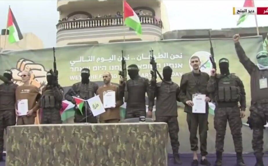 القسام تستعرض قوتها وسط قطاع غزة وتوجه رسالة هامة لنتنياهو وترامب