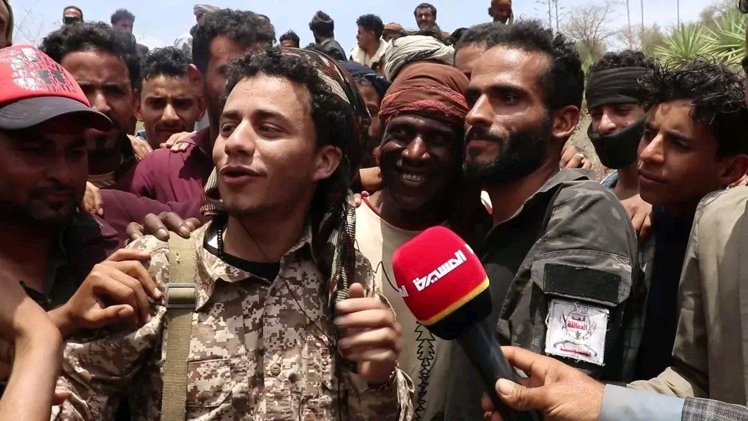 عناق على طريق السلام: "أنصار الله والانتقالي" يتجاوزا سنوات القطيعة بفتح شريان الجنوب