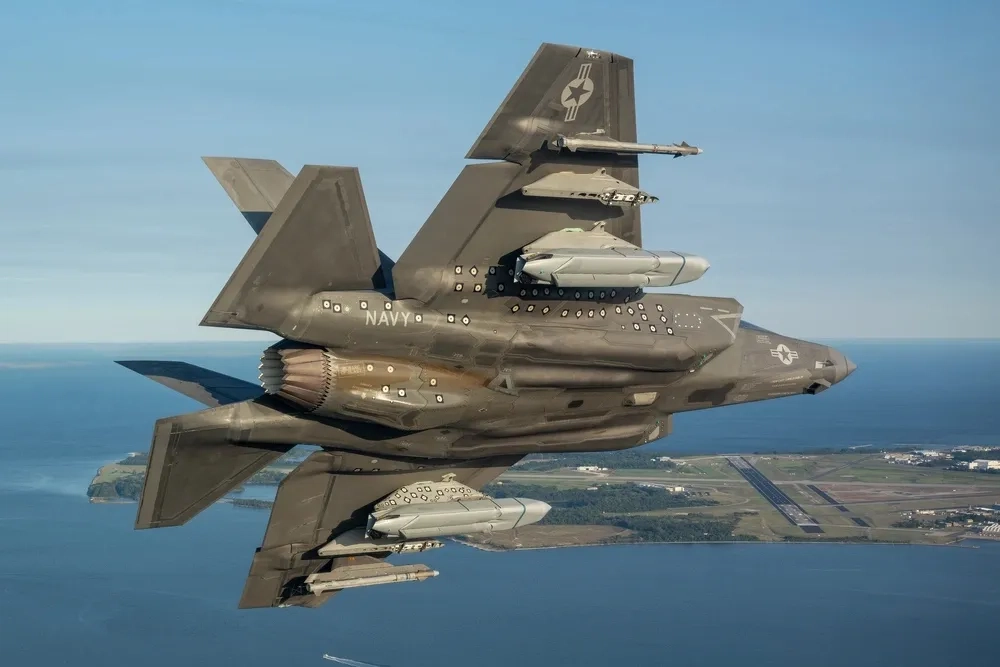 الحوثيون يثبتون إمكانية إسقاط مقاتلة F-35.. الدفاعات اليمنية تُربك الحسابات الأمريكية وتفتح عين واشنطن على هشاشتها