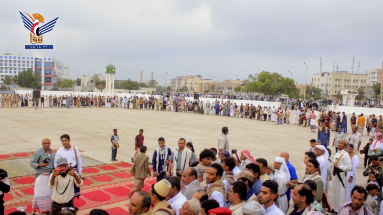 وقفات حاشدة في الحديدة عقب صلاة عيد الأضحى استجابة لدعوة قائد الثورة