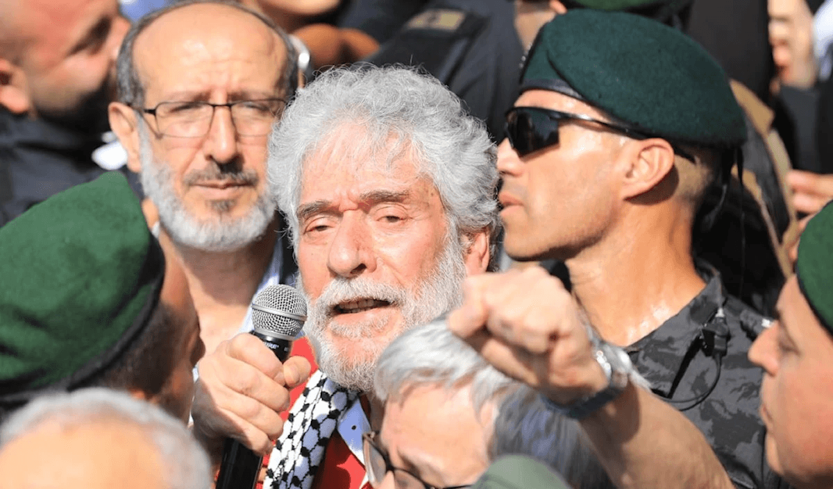 آآآه يا جورج... إني أرى مسلماً ولا أرى مسلمين... فالاسلام ارتد عن الإسلام... إني أكاد أرتد!!