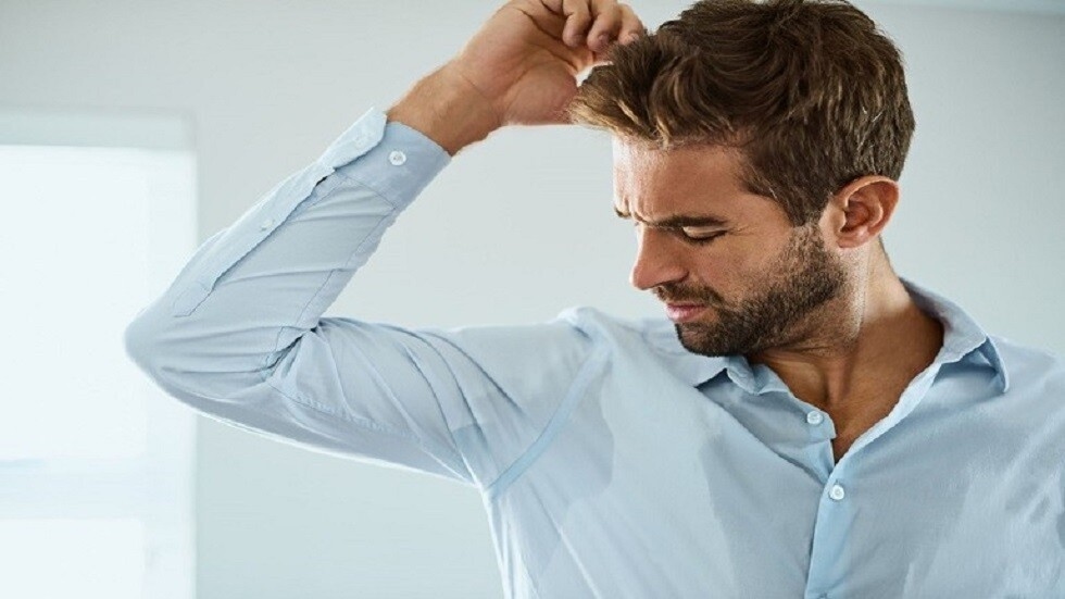 6 أطعمة ومشروبات فعّالة للتخلص من رائحة العرق خلال الصيف