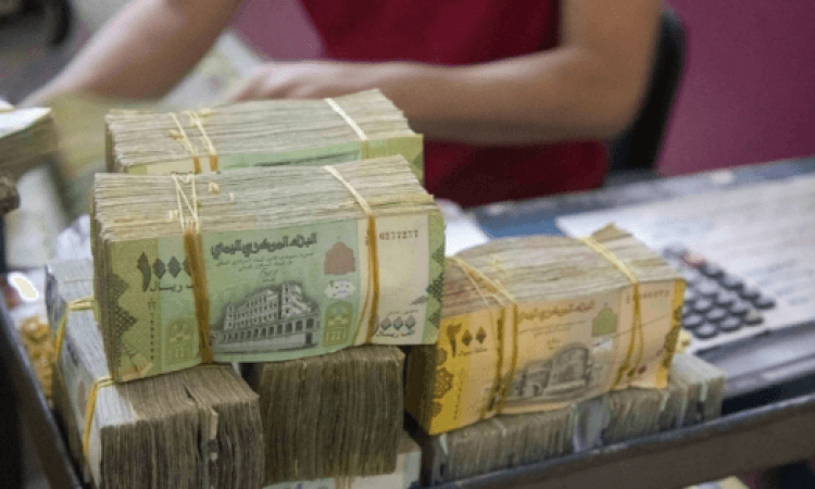 نقابة الصرافين الجنوبيين: نحمل بنك عدن مسؤولية الانهيار وندعو قيادته للاستقالة